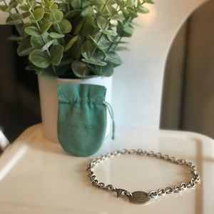 Tiffany’s oval tag choker
